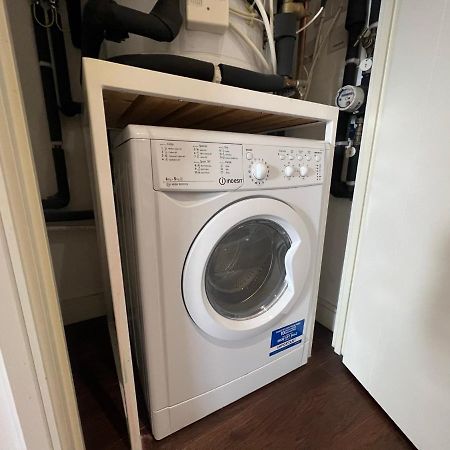 Modern 2Br 2Ba Apt Wparking Sleeps 6 Comfortably Londres Exterior foto