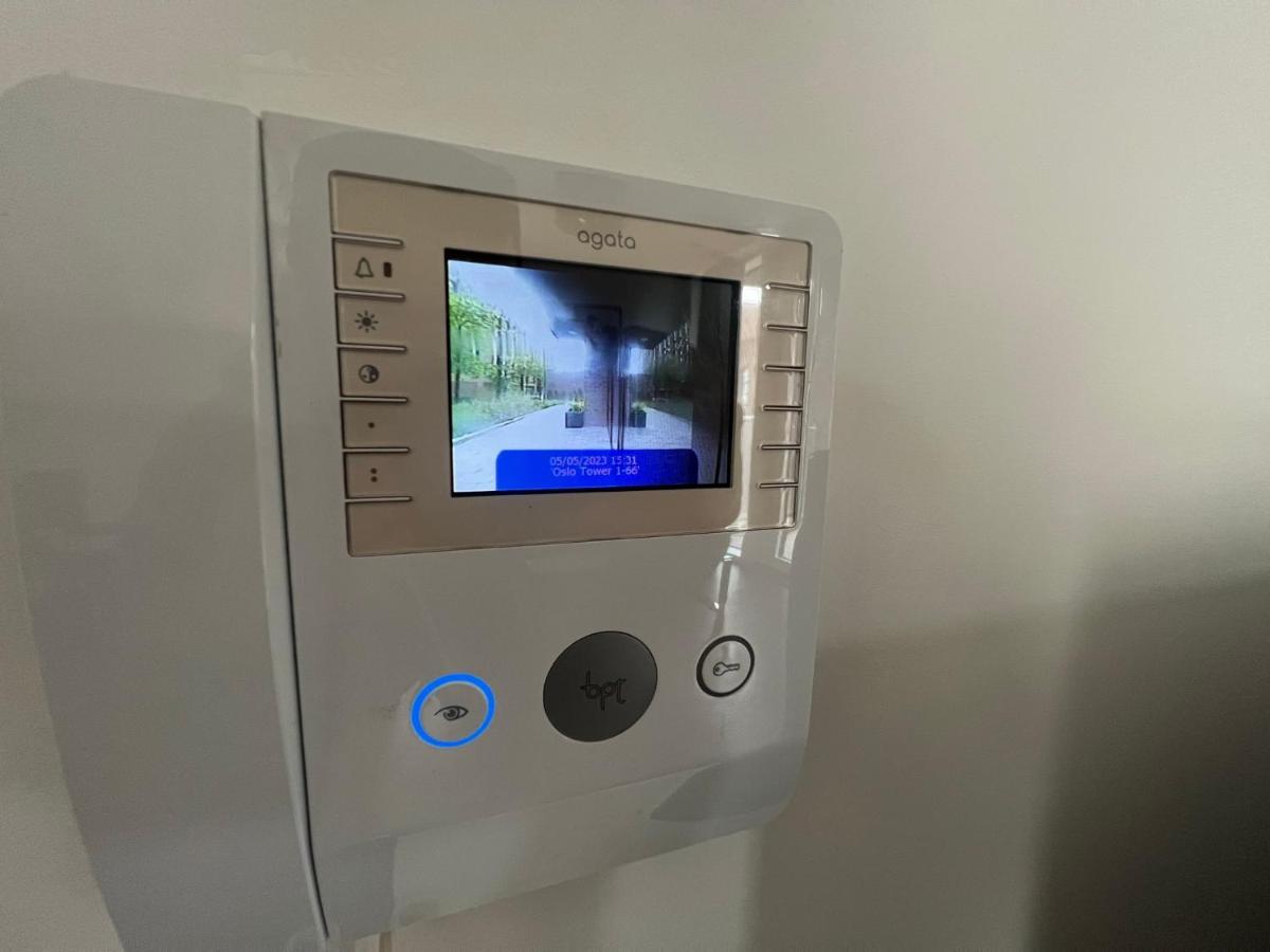 Modern 2Br 2Ba Apt Wparking Sleeps 6 Comfortably Londres Exterior foto